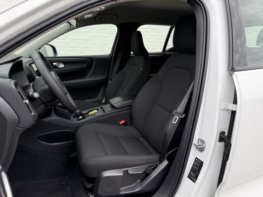 Volvo  XC40 1.5 T3 Momentum | Navi | CarPlay | Cruise | Camera | LED ActivLease financial lease