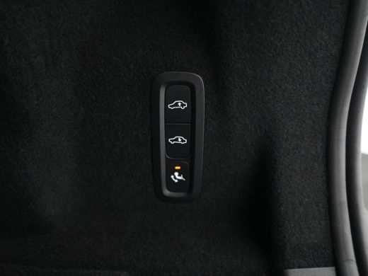 Volvo  XC60 T6 AWD Plus Black Edition | Luchtvering | Stoelventilatie | Camera | Trekhaak | Nappa | Panoramadak ActivLease financial lease