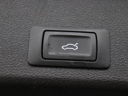 Audi A4 40 TFSI Launch edition Sport | Panoramadak | Trekhaak | Sportstoelen | DAB | Carplay | Virtual Co... ActivLease financial lease