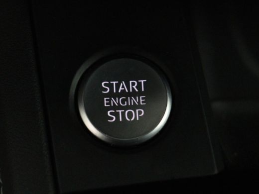 Audi A4 40 TFSI Launch edition Sport | Panoramadak | Trekhaak | Sportstoelen | DAB | Carplay | Virtual Co... ActivLease financial lease