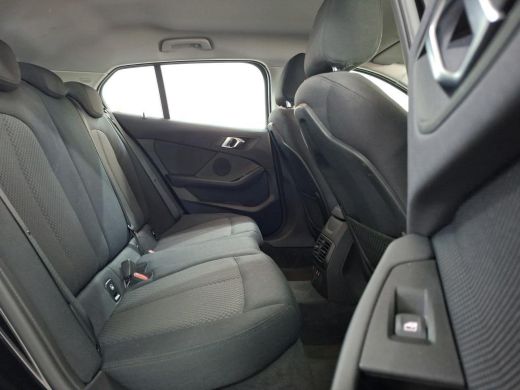 BMW 1 Serie 118i Executive Edition NL-AUTO | NAVI |  CARPLAY ActivLease financial lease