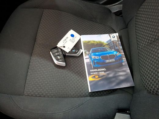 BMW 1 Serie 118i Executive Edition NL-AUTO | NAVI |  CARPLAY ActivLease financial lease