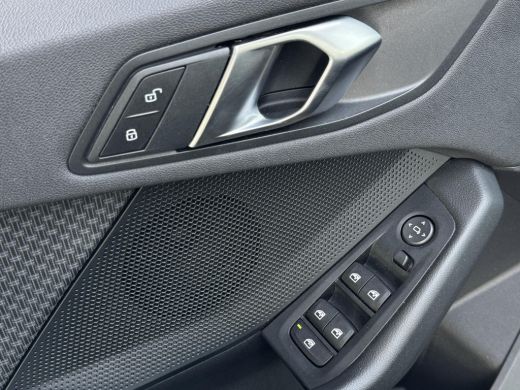 BMW 1 Serie 118i Executive Edition NL-AUTO | NAVI |  CARPLAY ActivLease financial lease