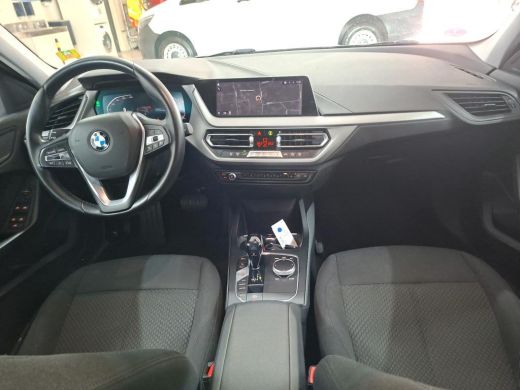 BMW 1 Serie 118i Executive Edition NL-AUTO | NAVI |  CARPLAY ActivLease financial lease