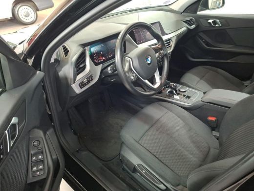 BMW 1 Serie 118i Executive Edition NL-AUTO | NAVI |  CARPLAY ActivLease financial lease