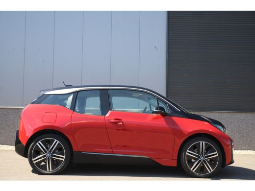 BMW i3 Executive 120Ah 42 kWh/Carplay/W-pomp/Camera/3-fase/20"/Led ActivLease financial lease