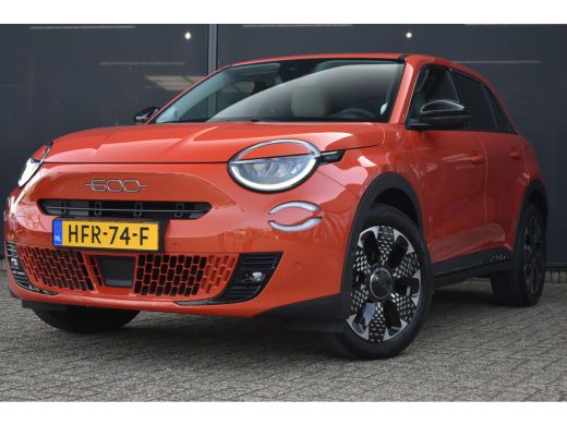 Fiat 600e La Prima 54 kWh 96%SOH! | Massage | Adaptive Cruise | Elektr. Stoelen | Elektr. Achterklep | Stoe...