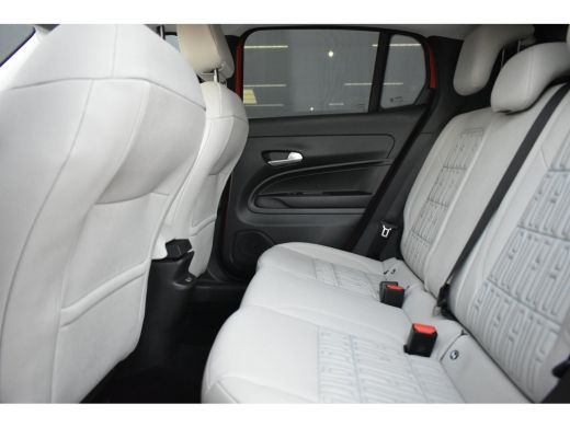 Fiat 600e La Prima 54 kWh 96%SOH! | Massage | Adaptive Cruise | Elektr. Stoelen | Elektr. Achterklep | Stoe... ActivLease financial lease