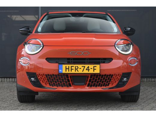Fiat 600e La Prima 54 kWh 96%SOH! | Massage | Adaptive Cruise | Elektr. Stoelen | Elektr. Achterklep | Stoe... ActivLease financial lease