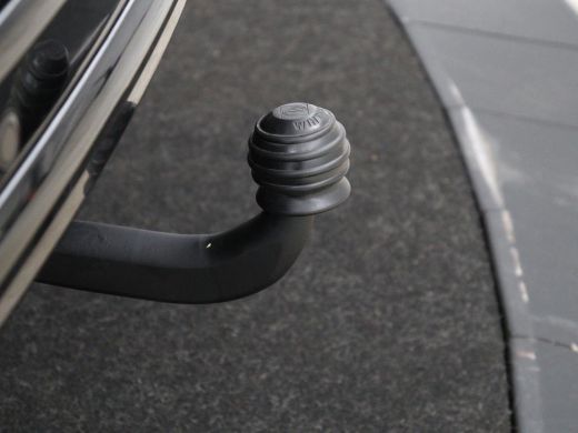 Land Rover Discovery Sport P300e 1.5 R-Dynamic SE | Panoramadak | Head-Up | Leder | Trekhaak | Matrix LED | Stoelverwarming ... ActivLease financial lease