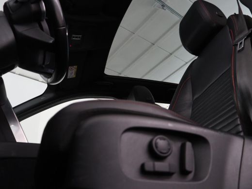 Land Rover Discovery Sport P300e 1.5 R-Dynamic SE | Panoramadak | Head-Up | Leder | Trekhaak | Matrix LED | Stoelverwarming ... ActivLease financial lease