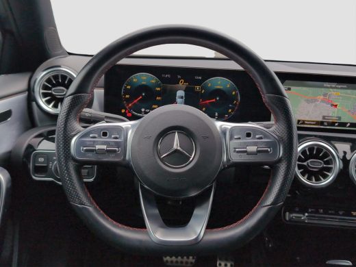 Mercedes-Benz A-Klasse 180 AMG | Sfeerverlichting | Stoelverwarming | Apple Carplay | Navigatie | AMG-styling | Achterui... ActivLease financial lease
