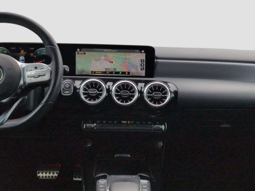 Mercedes-Benz A-Klasse 180 AMG | Sfeerverlichting | Stoelverwarming | Apple Carplay | Navigatie | AMG-styling | Achterui... ActivLease financial lease