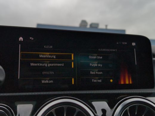 Mercedes-Benz A-Klasse 180 AMG | Sfeerverlichting | Stoelverwarming | Apple Carplay | Navigatie | AMG-styling | Achterui... ActivLease financial lease