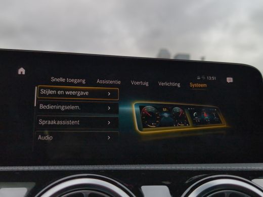 Mercedes-Benz A-Klasse 180 AMG | Sfeerverlichting | Stoelverwarming | Apple Carplay | Navigatie | AMG-styling | Achterui... ActivLease financial lease