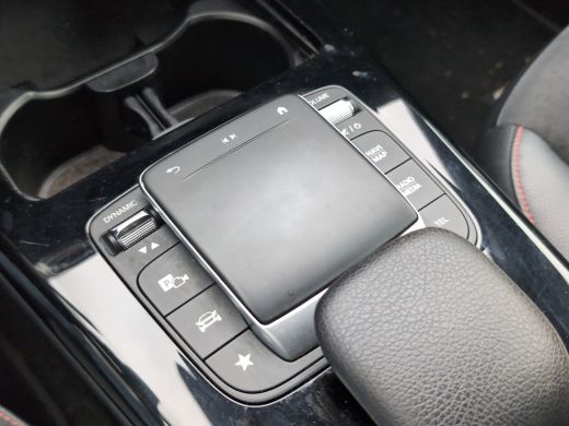 Mercedes-Benz A-Klasse 180 AMG | Sfeerverlichting | Stoelverwarming | Apple Carplay | Navigatie | AMG-styling | Achterui... ActivLease financial lease