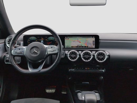 Mercedes-Benz A-Klasse 180 AMG | Sfeerverlichting | Stoelverwarming | Apple Carplay | Navigatie | AMG-styling | Achterui... ActivLease financial lease