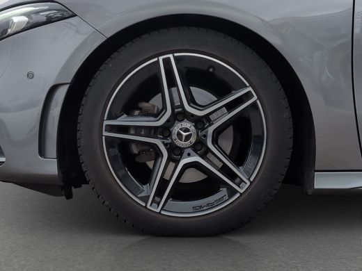 Mercedes-Benz A-Klasse 180 AMG | Sfeerverlichting | Stoelverwarming | Apple Carplay | Navigatie | AMG-styling | Achterui... ActivLease financial lease