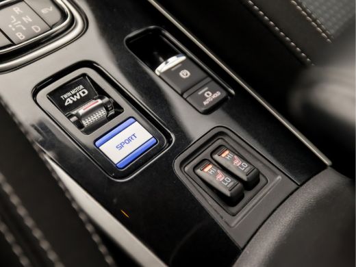 Mitsubishi Outlander 2.4 PHEV Deluxe 225Pk Automaat (APPLE CARPLAY, CLIMATE, CAMERA, TREKHAAK, STOELVERWARMING, SPORTS... ActivLease financial lease