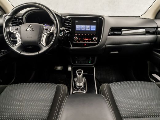 Mitsubishi Outlander 2.4 PHEV Deluxe 225Pk Automaat (APPLE CARPLAY, CLIMATE, CAMERA, TREKHAAK, STOELVERWARMING, SPORTS... ActivLease financial lease