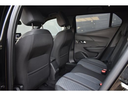 Peugeot e-2008 EV Allure Avantage 54 kWh 3 Fase 96%SOH! | Warmtepomp | Adaptive Cruise | 360 Camera | ActivLease financial lease