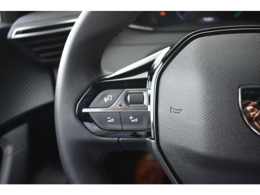 Peugeot e-2008 EV Allure Avantage 54 kWh 3 Fase 96%SOH! | Warmtepomp | Adaptive Cruise | 360 Camera | ActivLease financial lease