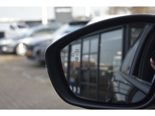 Peugeot e-2008 EV Allure Avantage 54 kWh 3 Fase 96%SOH! | Warmtepomp | Adaptive Cruise | 360 Camera | ActivLease financial lease