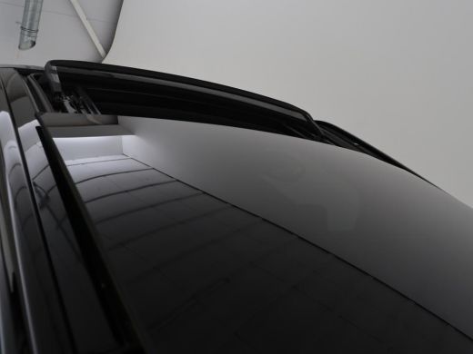 Peugeot e-2008 EV GT Pack 50 kWh | 3 Fase | Panoramadak | Stoelverwarming | Adaptive cruise | Leder | Carplay | ... ActivLease financial lease