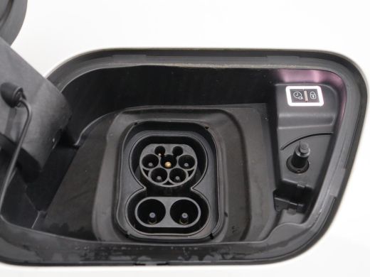 Peugeot e-2008 EV GT Pack 50 kWh | 3 Fase | Panoramadak | Stoelverwarming | Adaptive cruise | Leder | Carplay | ... ActivLease financial lease