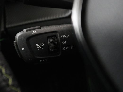 Peugeot e-2008 EV GT Pack 50 kWh | 3 Fase | Panoramadak | Stoelverwarming | Adaptive cruise | Leder | Carplay | ... ActivLease financial lease