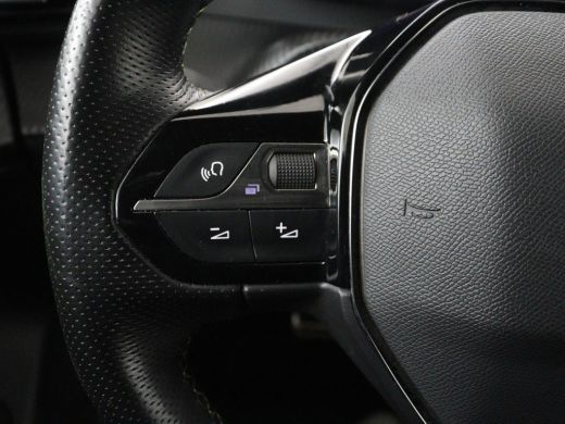 Peugeot e-2008 EV GT Pack 50 kWh | 3 Fase | Panoramadak | Stoelverwarming | Adaptive cruise | Leder | Carplay | ... ActivLease financial lease