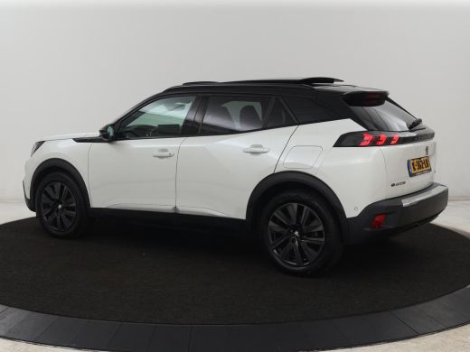 Peugeot e-2008 EV GT Pack 50 kWh | 3 Fase | Panoramadak | Stoelverwarming | Adaptive cruise | Leder | Carplay | ... ActivLease financial lease