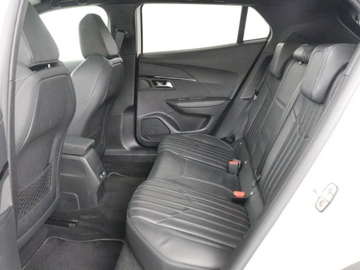 Peugeot e-2008 EV GT Pack 50 kWh | 3 Fase | Panoramadak | Stoelverwarming | Adaptive cruise | Leder | Carplay | ... ActivLease financial lease