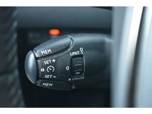 Peugeot e-2008 EV Style 50 kWh 3 Fase 11kW 97%SOH! | Navigatie 3D | Achteruitrijcamera | Climate Control | Full-... ActivLease financial lease