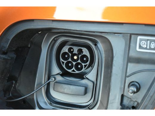 Peugeot e-2008 EV Style 50 kWh 3 Fase 11kW 97%SOH! | Navigatie 3D | Achteruitrijcamera | Climate Control | Full-... ActivLease financial lease