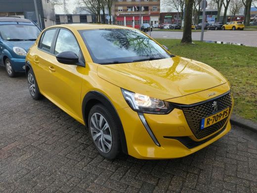 Peugeot e-208 EV Active 50 kWh 3 Fase 11kW Unieke KM-stand! | 1e Eigenaar | Dealeronderhouden | Navigatie by Ap...