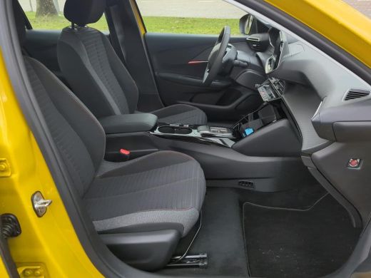 Peugeot e-208 EV Active 50 kWh 3 Fase 11kW Unieke KM-stand! | 1e Eigenaar | Dealeronderhouden | Navigatie by Ap... ActivLease financial lease