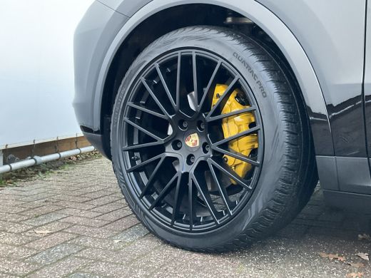Porsche Cayenne 3.0 E-Hybrid PHEV 360&deg; Pano SportChrono Luchtvering Bose Carplay Leer Memory UITSTRALING! ActivLease financial lease