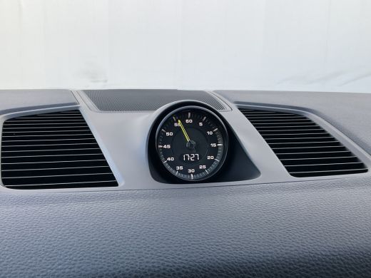 Porsche Cayenne 3.0 E-Hybrid PHEV 360&deg; Pano SportChrono Luchtvering Bose Carplay Leer Memory UITSTRALING! ActivLease financial lease