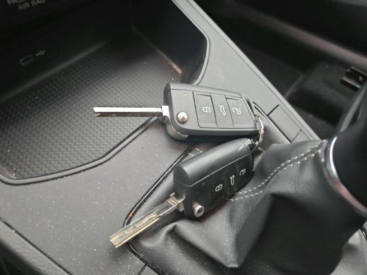 Seat Ibiza 1.0 EcoTSI Style NL-AUTO | LAGE KM STAND | NAVI | LED ActivLease financial lease