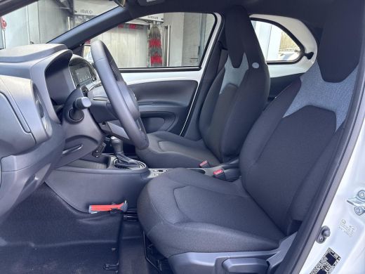 Toyota Aygo Hybrid 115 play **NIEUWE AUTO/ HYBRIDE** ActivLease financial lease