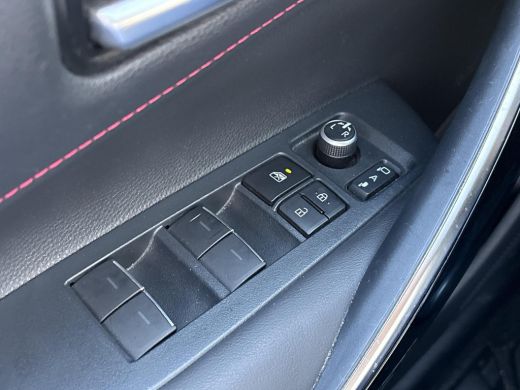 Toyota Corolla Touring Sports 1.8 Hybrid Executive **DODEHOEK DETECTIE/ TREKHAAK/ STOELVERWARMING/ PARKEERSENSOREN** ActivLease financial lease