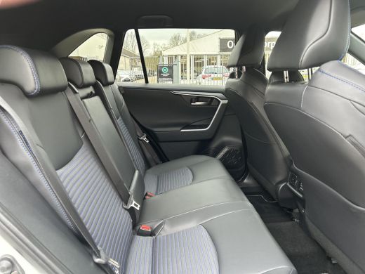 Toyota RAV4 2.5 Hybrid AWD Style ActivLease financial lease