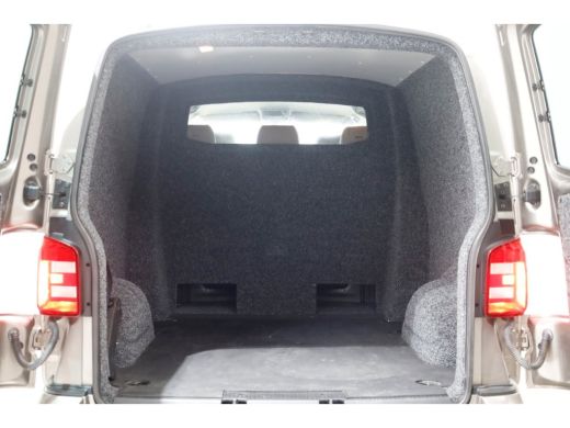 Volkswagen Transporter T6 2.0 TDI 150pk Lang D.C. Highline LED/Navi/ACC/2x Schuifdeur 06-2017 ActivLease financial lease