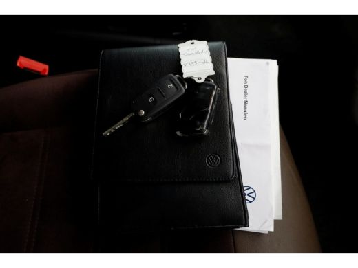 Volkswagen Transporter T6 2.0 TDI 150pk Lang D.C. Highline LED/Navi/ACC/2x Schuifdeur 06-2017 ActivLease financial lease