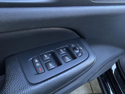 Volvo  V60 2.0 B3 Momentum Advantage NL-AUTO | NAVI | 19''| LEDER| ActivLease financial lease