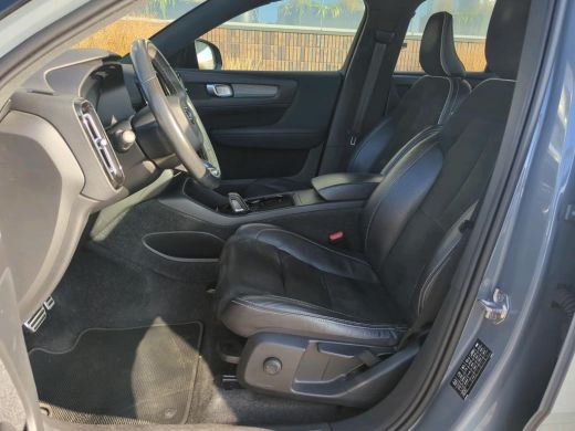 Volvo  XC40 Recharge P8 AWD R-Design NL-AUTO | TREKHAAK | PANODAK ActivLease financial lease