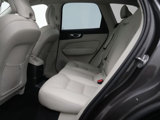 Volvo  XC60 T6 AWD Plus Dark | Leder | Panoramadak | Adaptive Cruise | Pilot Assist | BLIS | Trekhaak | Priva... ActivLease financial lease