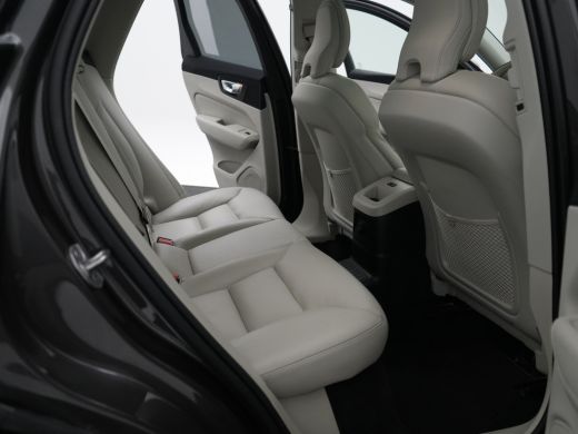 Volvo  XC60 T6 AWD Plus Dark | Leder | Panoramadak | Adaptive Cruise | Pilot Assist | BLIS | Trekhaak | Priva... ActivLease financial lease