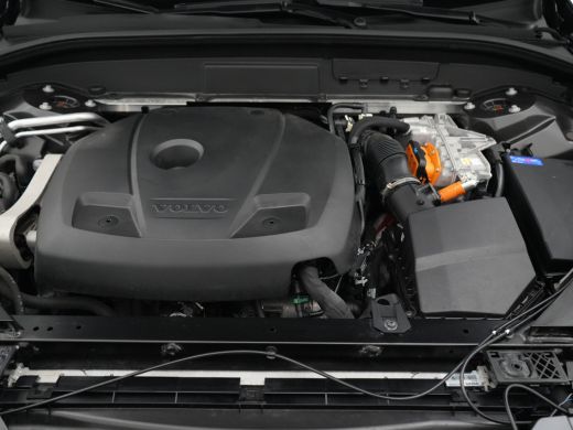 Volvo  XC60 T6 AWD Plus Dark | Leder | Panoramadak | Adaptive Cruise | Pilot Assist | BLIS | Trekhaak | Priva... ActivLease financial lease